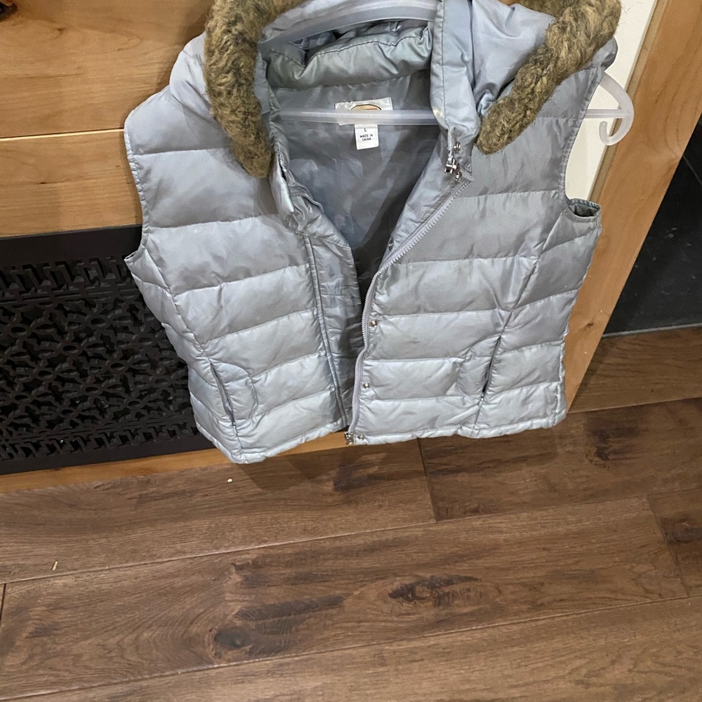 Hooded women’s vest